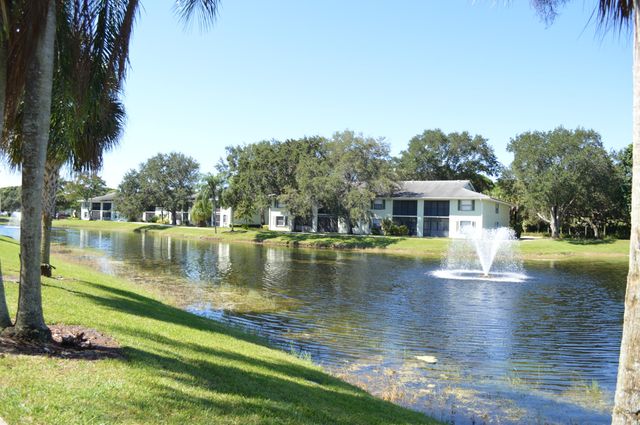 301 SABAL RIDGE Circle F, Palm Beach Gardens, FL 33418