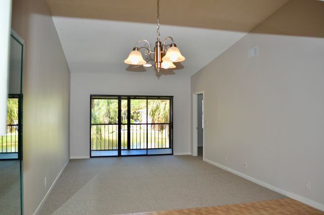 301 SABAL RIDGE Circle F, Palm Beach Gardens, FL 33418