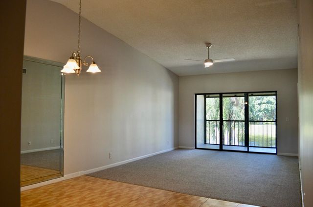 301 SABAL RIDGE Circle F, Palm Beach Gardens, FL 33418