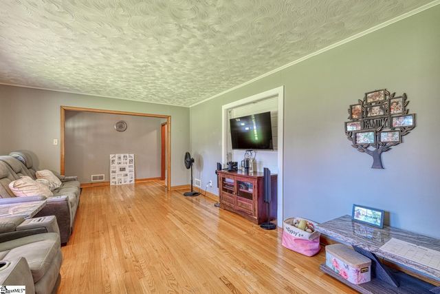 135 Skyview Drive, Spartanburg, SC 29303