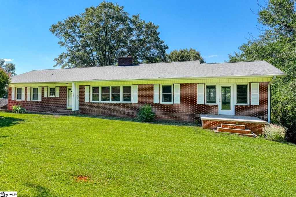 135 Skyview Drive, Spartanburg, SC 29303