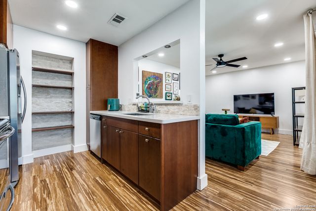100 Lorenz # 1004, San Antonio, TX 78247