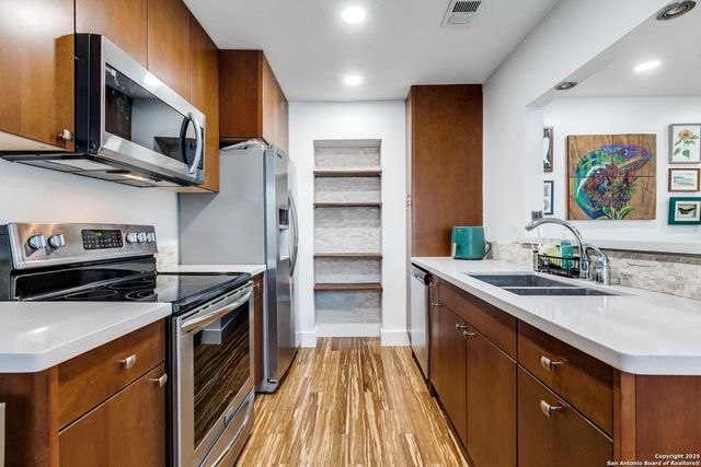 100 Lorenz # 1004, San Antonio, TX 78247