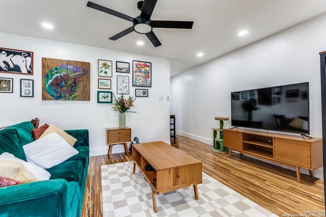 100 Lorenz # 1004, San Antonio, TX 78247