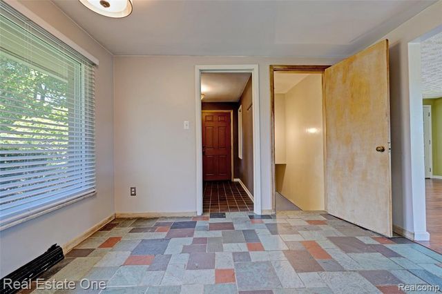 1140 Seneca Road, Lake Orion, MI 48362