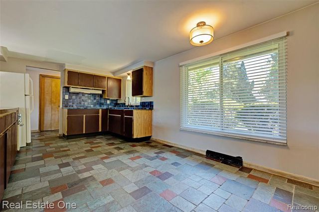 1140 Seneca Road, Lake Orion, MI 48362
