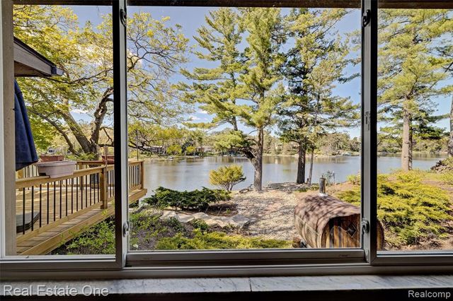 1140 Seneca Road, Lake Orion, MI 48362