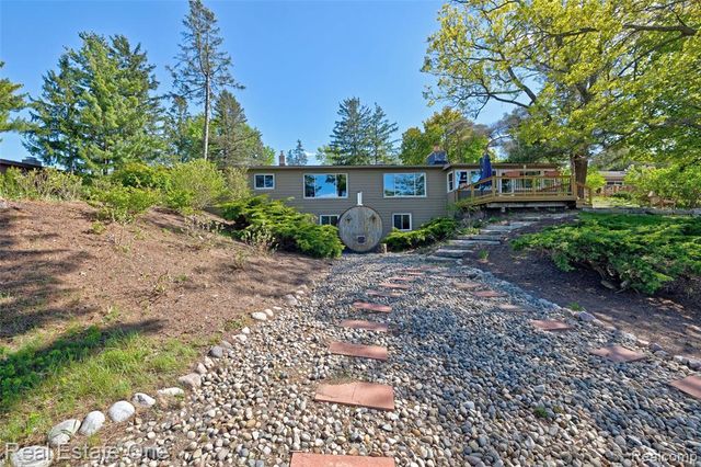 1140 Seneca Road, Lake Orion, MI 48362