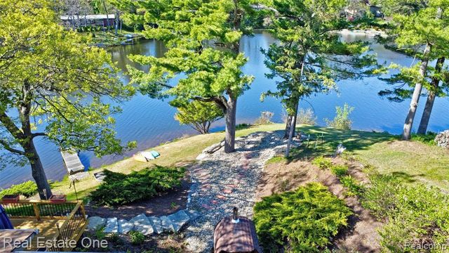 1140 Seneca Road, Lake Orion, MI 48362