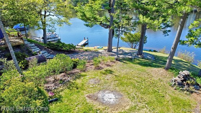 1140 Seneca Road, Lake Orion, MI 48362