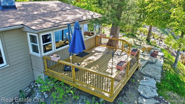 1140 Seneca Road, Lake Orion, MI 48362