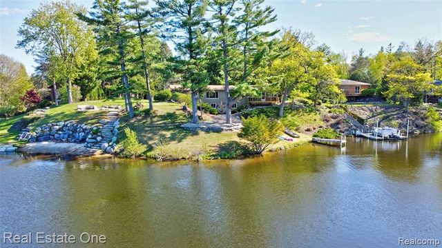 1140 Seneca Road, Lake Orion, MI 48362