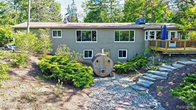 1140 Seneca Road, Lake Orion, MI 48362