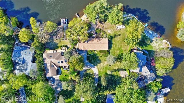 1140 Seneca Road, Lake Orion, MI 48362