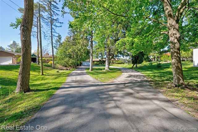 1140 Seneca Road, Lake Orion, MI 48362