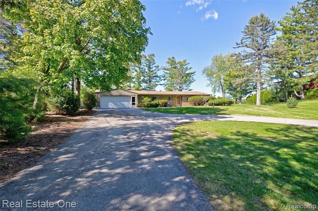 1140 Seneca Road, Lake Orion, MI 48362