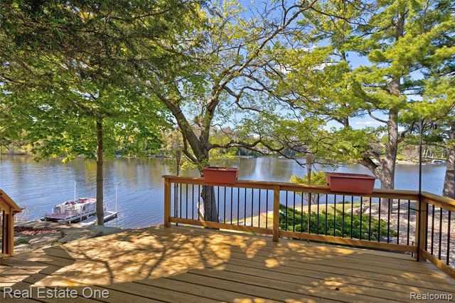 1140 Seneca Road, Lake Orion, MI 48362