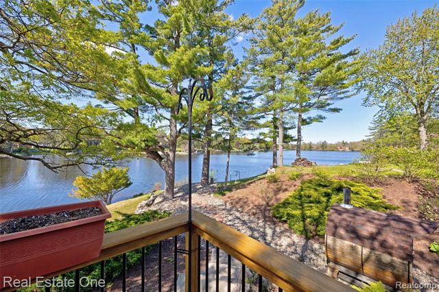 1140 Seneca Road, Lake Orion, MI 48362