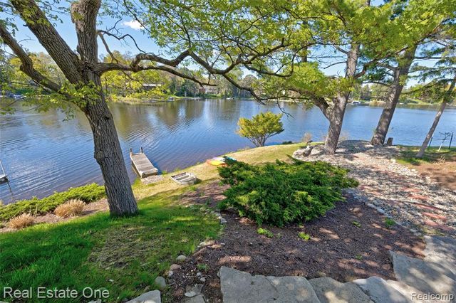 1140 Seneca Road, Lake Orion, MI 48362
