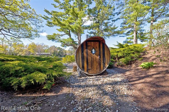 1140 Seneca Road, Lake Orion, MI 48362