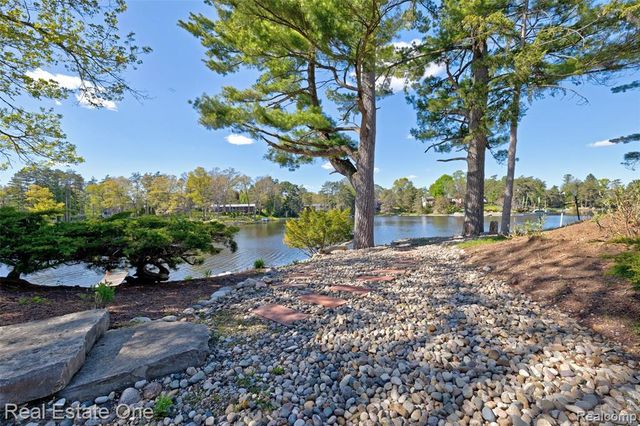 1140 Seneca Road, Lake Orion, MI 48362