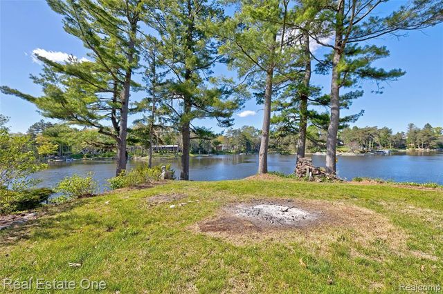 1140 Seneca Road, Lake Orion, MI 48362