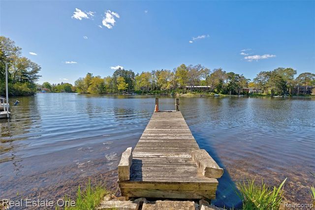 1140 Seneca Road, Lake Orion, MI 48362