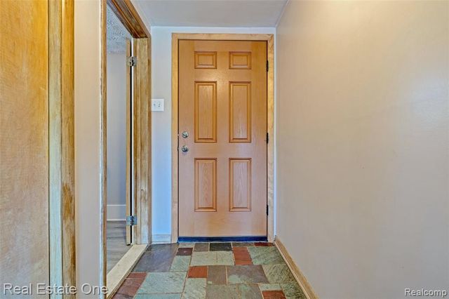 1140 Seneca Road, Lake Orion, MI 48362