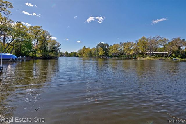 1140 Seneca Road, Lake Orion, MI 48362