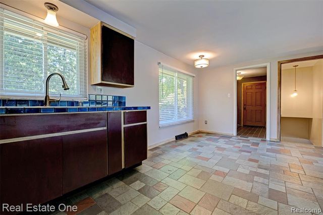 1140 Seneca Road, Lake Orion, MI 48362