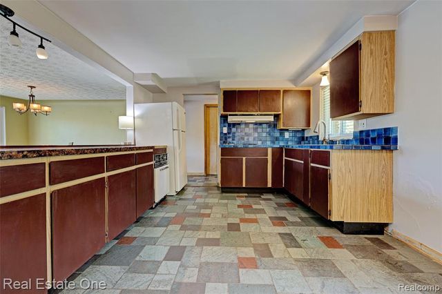 1140 Seneca Road, Lake Orion, MI 48362