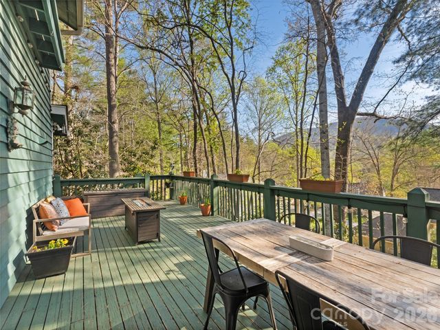 26 Autumn Ridge Lane, Asheville, NC 28803