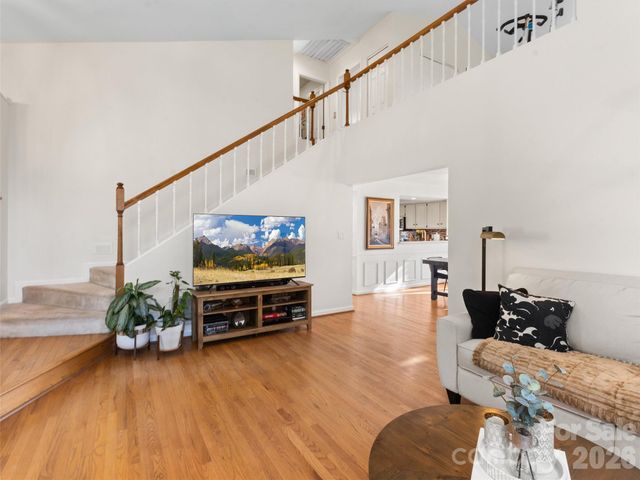 26 Autumn Ridge Lane, Asheville, NC 28803