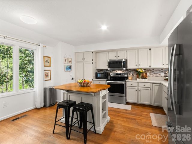 26 Autumn Ridge Lane, Asheville, NC 28803