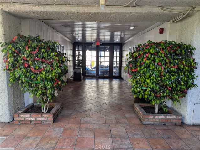 18530 Hatteras St Unit 329, Tarzana, CA 91356