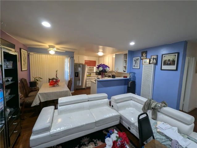 18530 Hatteras St Unit 329, Tarzana, CA 91356