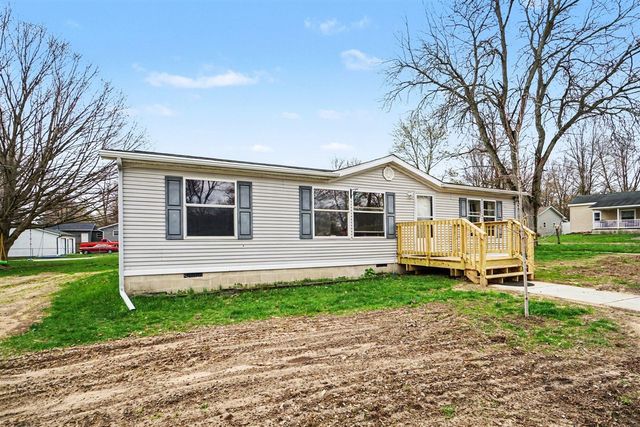 403 E 2nd Street, Lawton, MI 49065