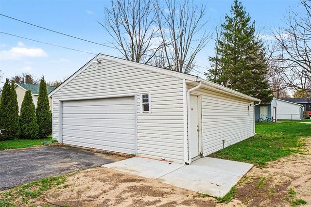 403 E 2nd Street, Lawton, MI 49065