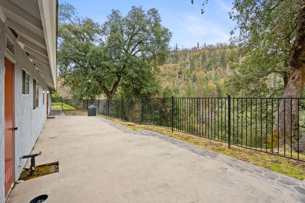 Image 33 of property listing at 36345 Mudge Ranch Road, Coarsegold, CA 93614