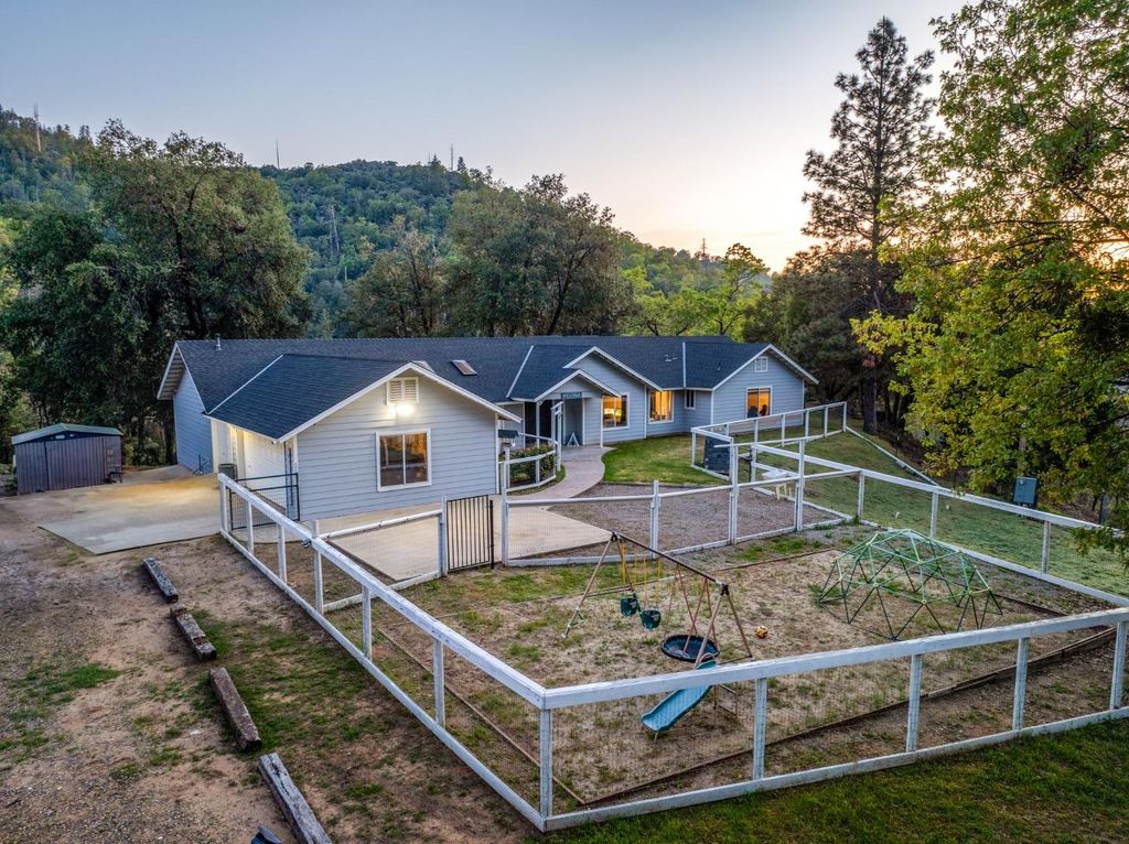 Image 36 of property listing at 36345 Mudge Ranch Road, Coarsegold, CA 93614