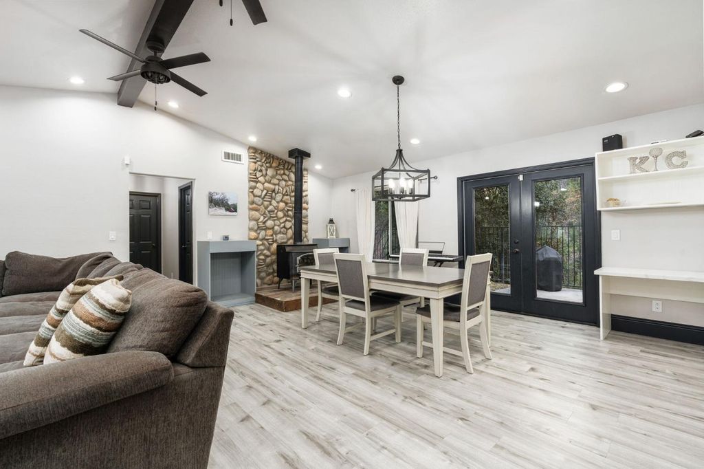 Image 8 of property listing at 36345 Mudge Ranch Road, Coarsegold, CA 93614