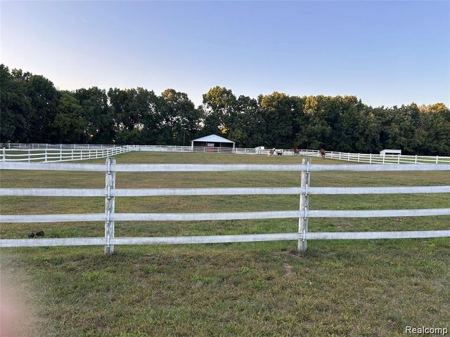 9074 White Road, Linden, MI 48451