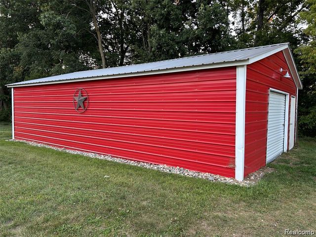 9074 White Road, Linden, MI 48451