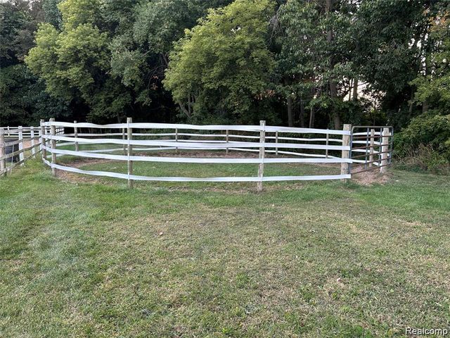 9074 White Road, Linden, MI 48451