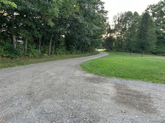 9074 White Road, Linden, MI 48451
