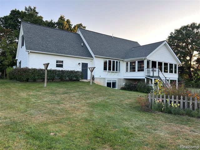9074 White Road, Linden, MI 48451