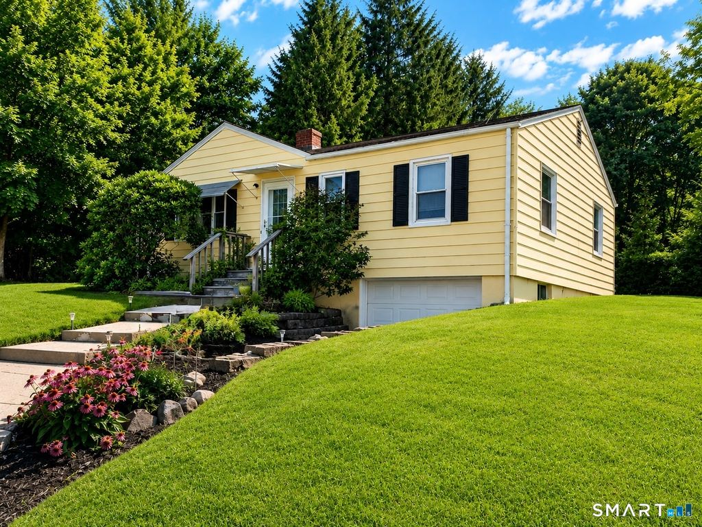 590 Vauxhall St Extension, Waterford, CT 06385