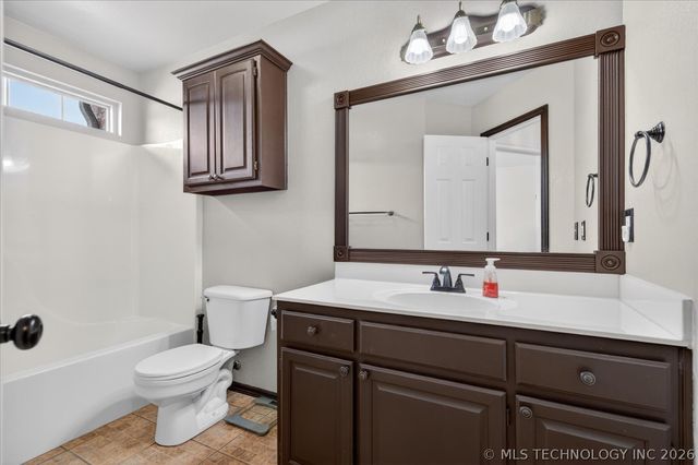 12027 N 108th East Avenue, Collinsville, OK 74021