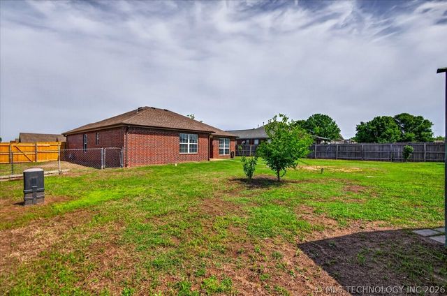 12027 N 108th East Avenue, Collinsville, OK 74021