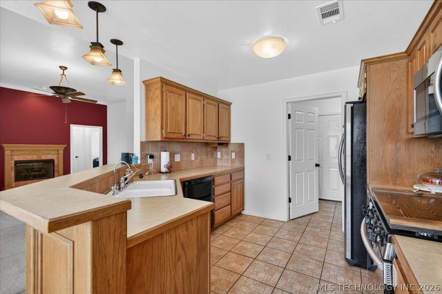 12027 N 108th East Avenue, Collinsville, OK 74021